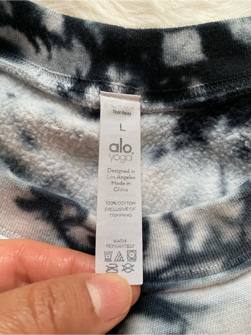 ALO Yoga Black & White Tie-Dye Cropped Sweatshirt - Picture 4 of 5